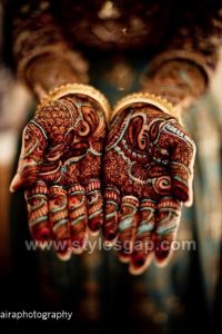 Stylish Bridal Glitter Mehndi Designs (2)