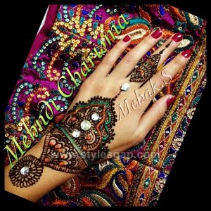 Stylish Glitter Mirror Mehndi Designs (10)